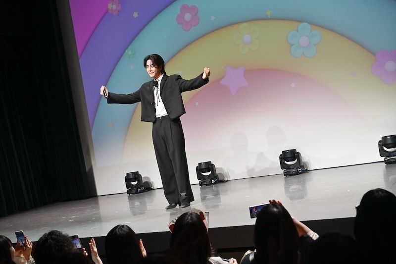 animatetimes's tweet photo. 「GMMTV FAN-EVENT IN TOKYO」2/13  #Mix さん登壇公演レポート＆インタビュー

タイの“愛”にまつわる教え、そしてモテモテのバレンタイン秘話が明らかに？

#GMMTV
#FanEventTokyoxMix

https://t.co/JXaEzWyGg2 https://t.co/srHUAFw8xY