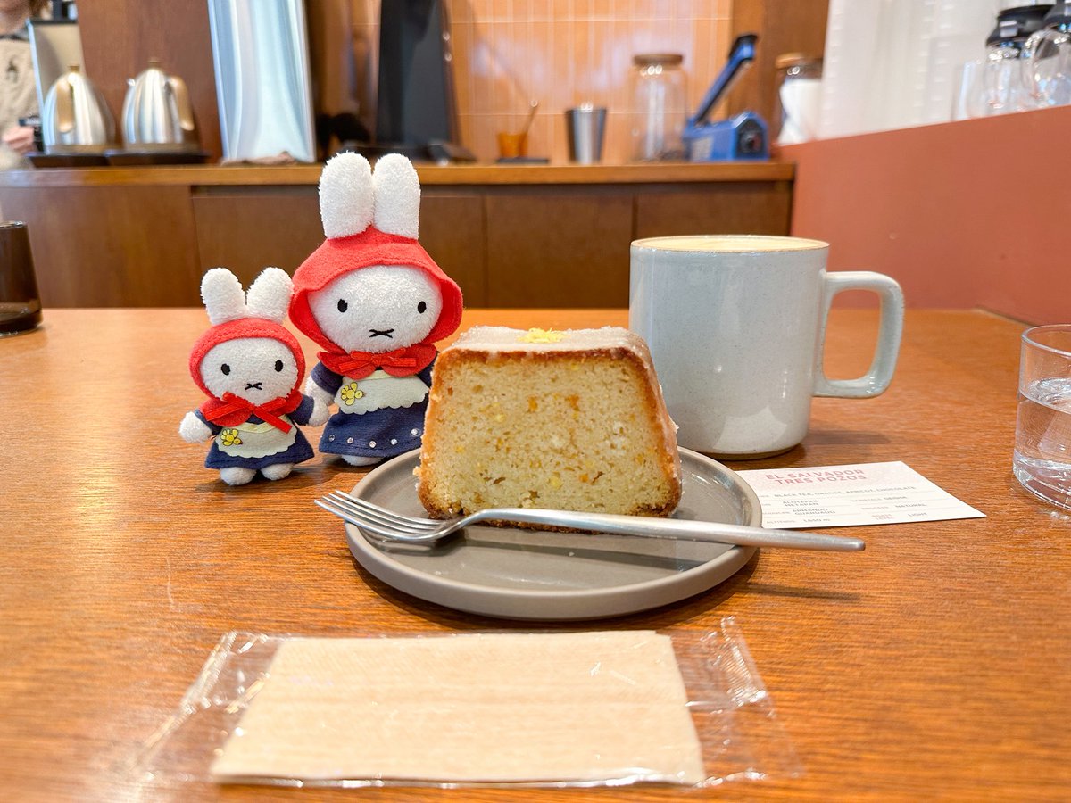 月に一度、二子玉川でのお楽しみ…な、レモンケーキ🍋とカフェラテ☕️。