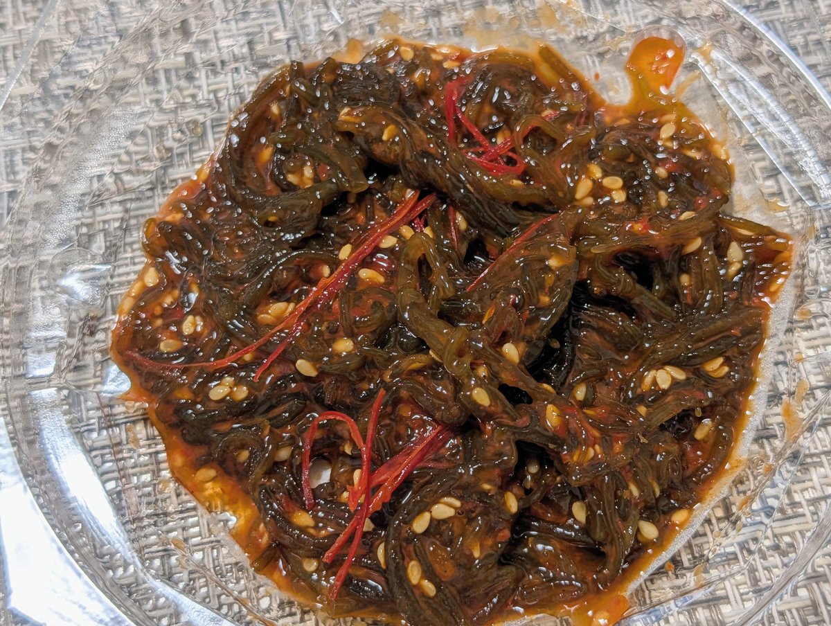 スーパーで買ったもずくのキムチ
初めて食べるけどご飯にもお酒にも合うな