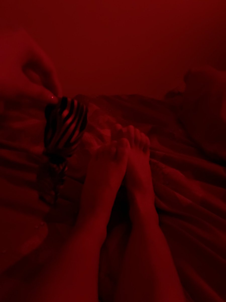 FamOfFeet's tweet photo. Go check my new video by clicking the link in my bio 💕 https://t.co/7ozrD6cKBR