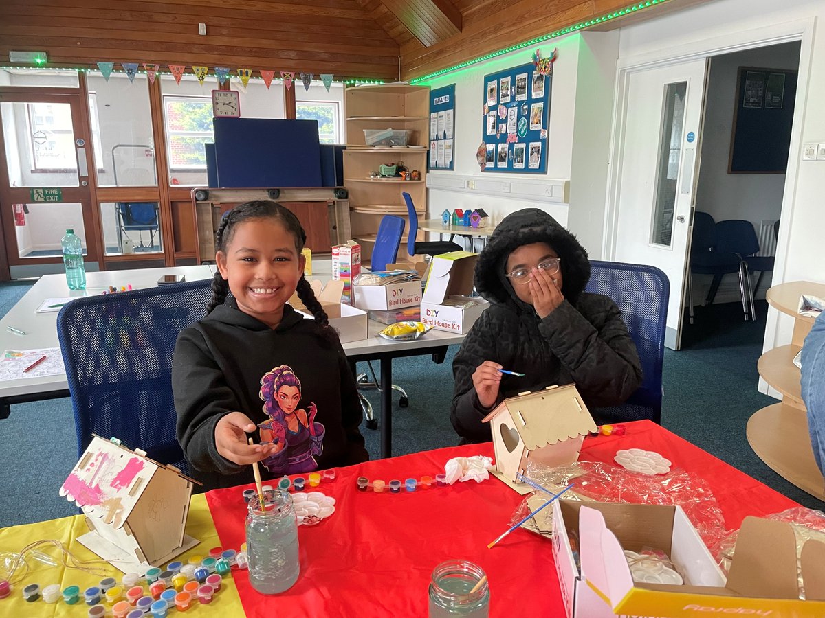 HillzFM's tweet photo. First week of HAF was so much fun, thank you to all who attended the sessions! Big big shoutout to the lovely Lucy from Spencer's Retreat Farm (an amazing charity in Cov, check them out) who took us around the farm, told us all about its residents!#HAFCoventry #SpringHAF #HillzFM https://t.co/ialvQcdM4L