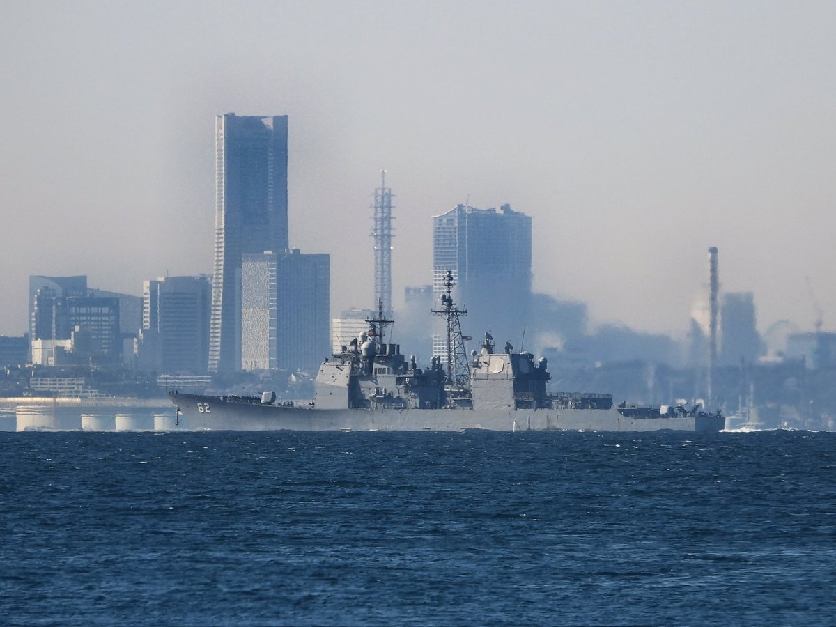🇺🇸米海軍ﾀｲｺﾝﾃﾞﾛｶﾞ級ﾐｻｲﾙ巡洋艦「ﾛﾊﾞｰﾄ・ｽﾓｰﾙｽﾞ(USS Robert Smalls