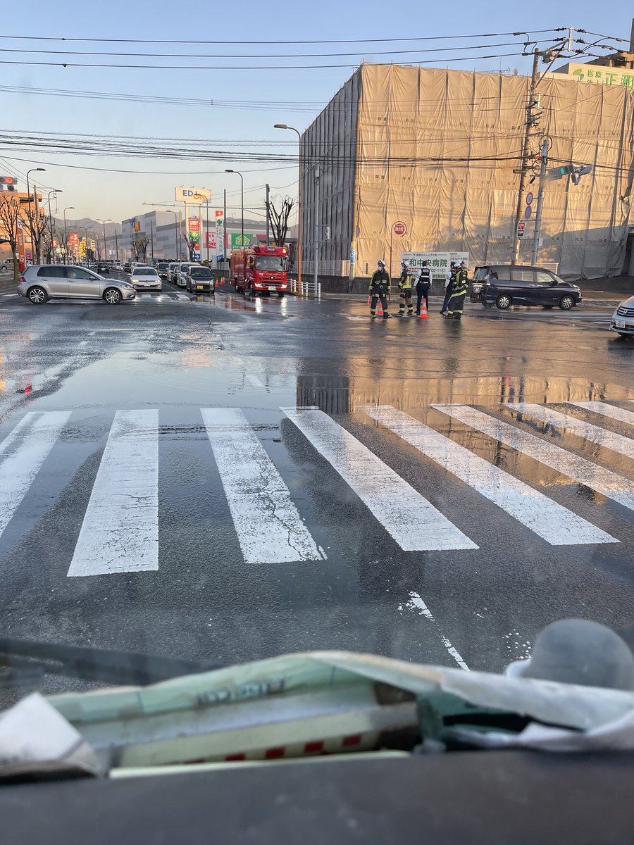 tsuyoshi0328ryu's tweet photo. 水道管でも破裂したんやか
#北九州市八幡西区
#水道管破裂 https://t.co/OUwaC8jytj