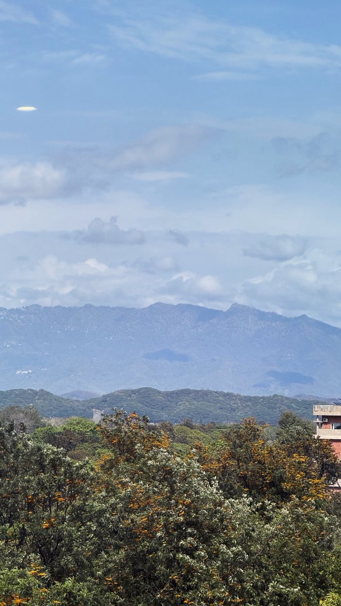 mandeepnarula12's tweet photo. Rain-washed skies and the mountains are high in #Chandigarh https://t.co/lkhQFbmoe5