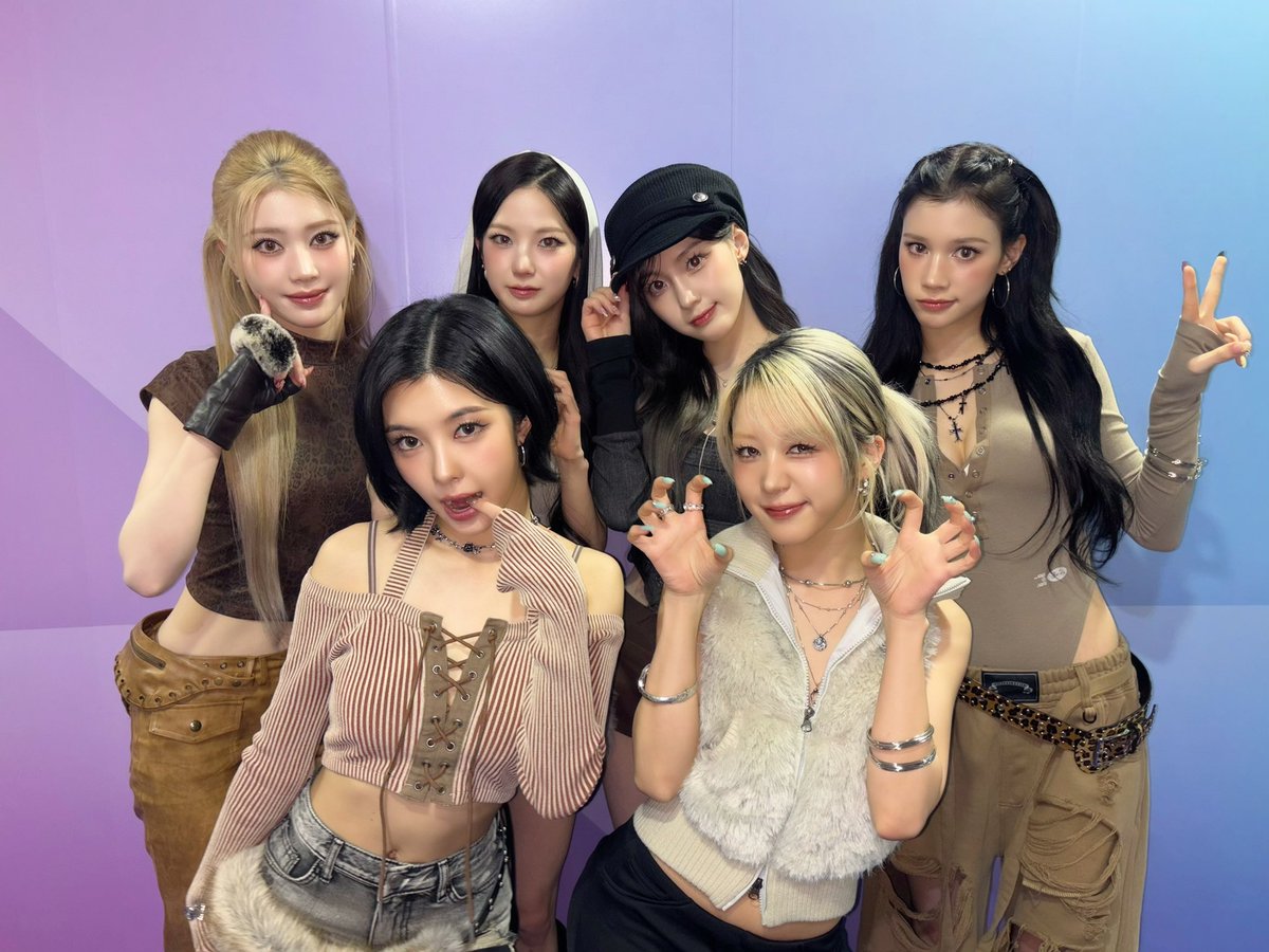 official_kep1er's tweet image. [Catch the moment📸]

한순간도 눈 뗄 수 없었던
#쇼챔피언 무대 ✨

무대 위를 케플러의 에너지로
가득 채운 오늘🔥

2주차의 첫 시작 
함께 해줘서 고마워요💜

#Kep1er #케플러