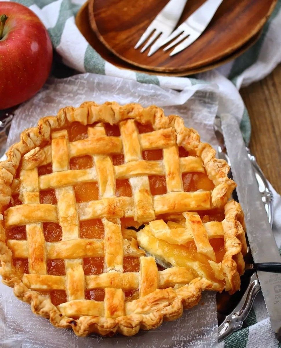 _FoodieX's tweet image. What goes best with apple pie?