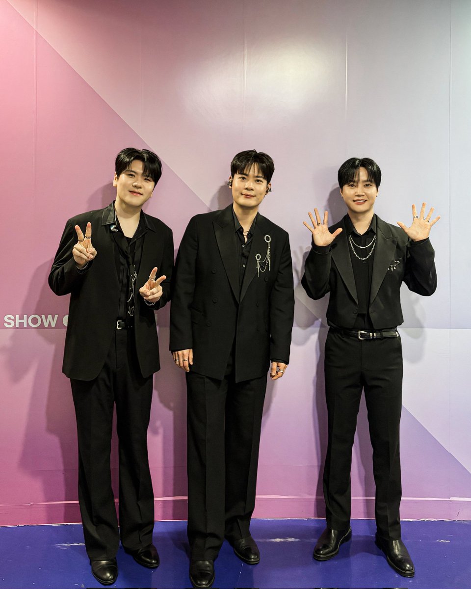 MBC M <쇼! 챔피언>

역시 희망찬 가사가
🌸봄 노래와 딱인 '살리라'🌸

오랜만에 음악방송에서 만난 라뷰들
너무 반가웠어요🫶🏻

🩷라포엠은 라뷰 덕분에 살리라🩷

#LAPOEM #라포엠
#ALIVE #살리라 #쇼챔피언
#유채훈 #최성훈 #정민성
#YouChaehoon #ChoiSunghoon #JeongMinseong