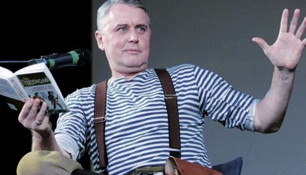 Рудий Гамлєт (потихеньку починає тверезитись): Ітоги подвєдьом. Упиздив НАТО. І Ближній Схід впиздячив, із рідним другом Бібі Нетаньягу посварився. 

Попиздив інфраструктуру ценную: заводи, параходи, протоку нам хуйнув. 

Посрався з Саудитами. Усюди смерть, розруха. 

Не буду