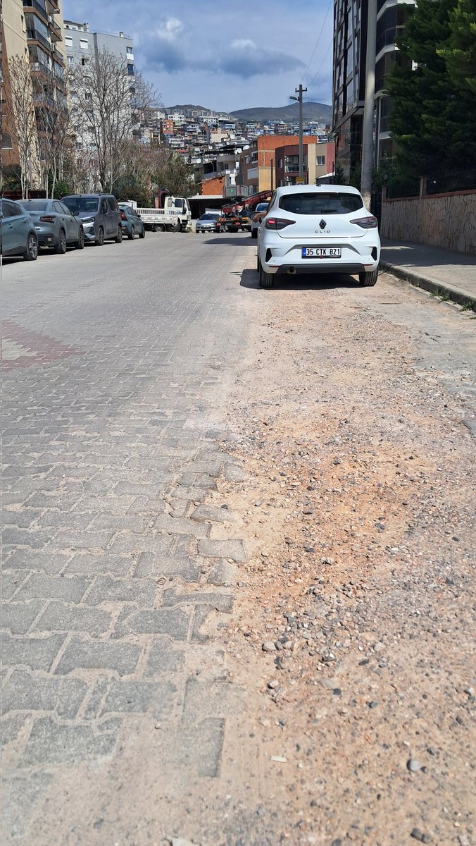 AkcamliEmre's tweet photo. Tepekule Mah. 
2084/4 Sk.
2084/7 Sk.
2084/8 Sk.
2086/5 Sk.
Yollar yaklaşık 1 aydır kilit taşı ve asfalt tamiratı beklemektedir. 
@bayraklibld
@izmirhim @izmirbld @izmirdesondk https://t.co/R49lDVKwUr