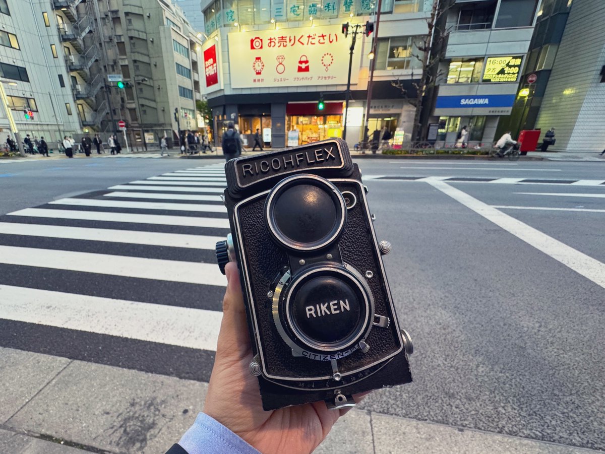 SampoGohan's tweet image. 急にカメラ分解したくなって購入。シャッターは切れた。1,800円だった