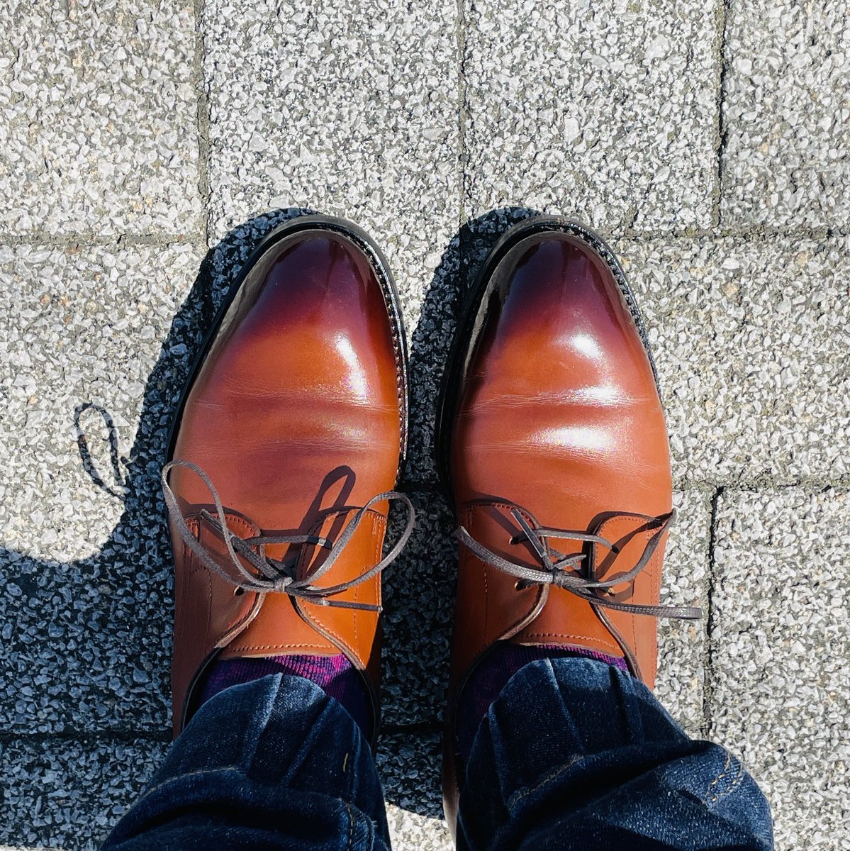 FREEBIRD_NARROW's tweet image. ←購入直後
→購入して3年

磨いていただいてからそこまで日が経ってないのもあるけれど、見た目いい感じ👞
丸3年経っても維持できている

あと青いソックスがかわいい💙

#respectable