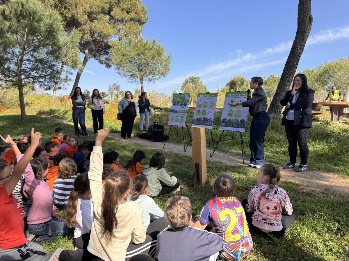 Aj_Sabadell's tweet image. #ARA ➡️ 🌱 Els infants de Can Llong planten futur al Parc de la Romeua

🌳🌳 En el marc del projecte de boscos urbans que l’Ajuntament està desplegant a diferents punts de la ciutat

#Sabadell #SabadellVerda #BoscosUrbans #EducacióAmbiental #Sostenibilitat