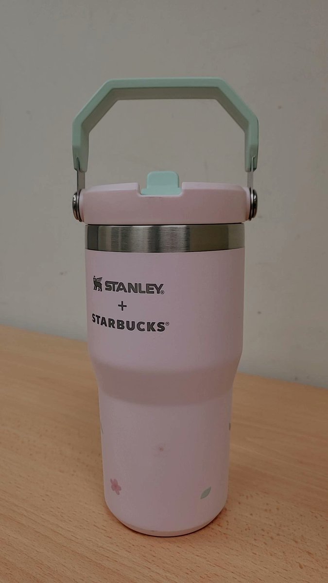 jaeprincess_luv's tweet photo. #starbucksmalaysia
#stanley
#springcollection

love the colour &amp; design &amp; size~ https://t.co/ke4CsUvv08