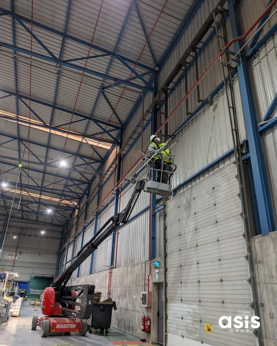 GrupAsis's tweet photo. Imatges del servei de neteja realitzat a la nau industrial de Hinojosa Packaging Group 🏭✨

Un entorn de treball que requereix organització, constància i atenció als detalls per mantenir-lo en bones condicions. https://t.co/oqrTSsOGrB