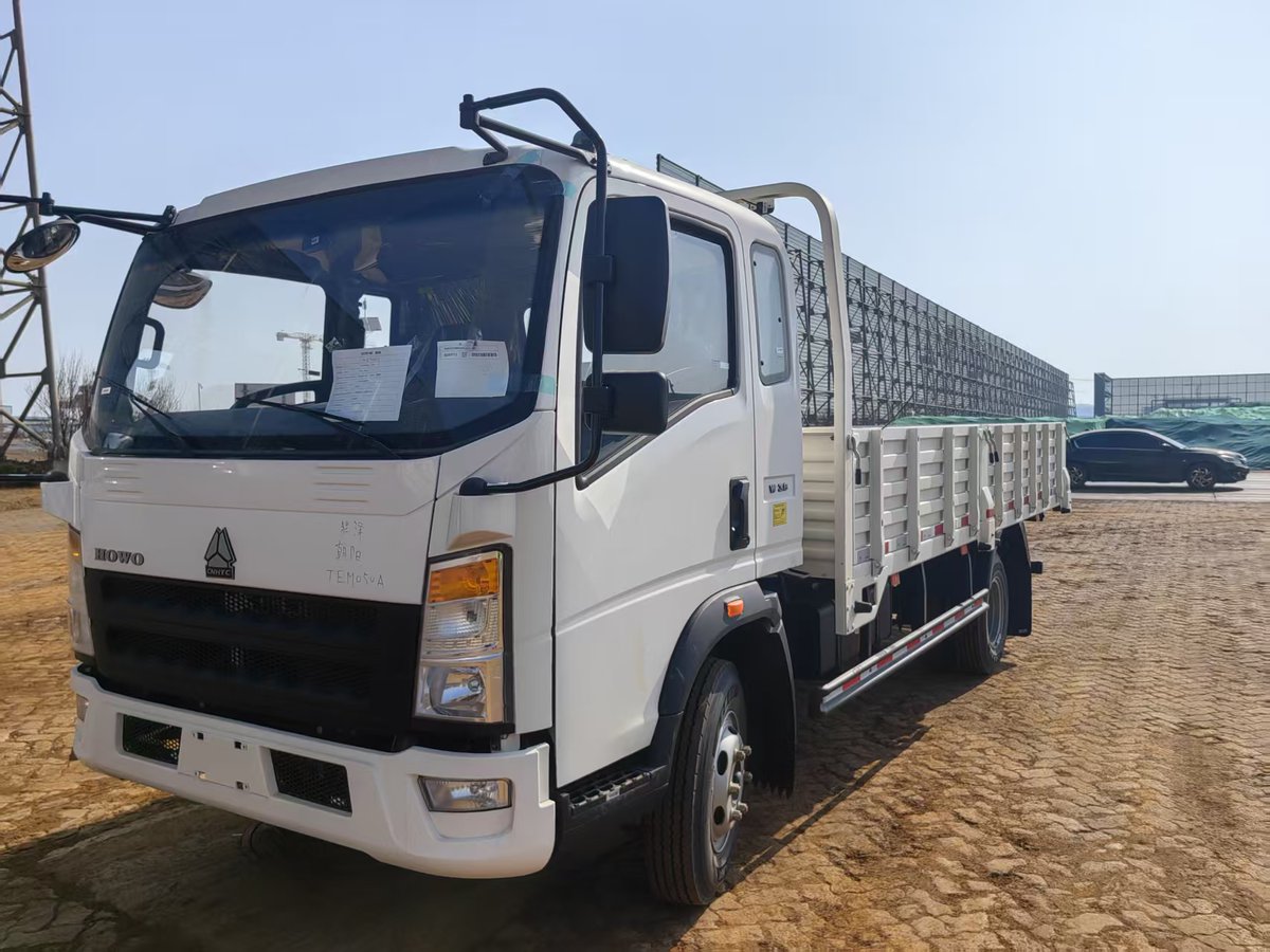 HuFreda's tweet photo. #HOWO Light Cargo Truck https://t.co/CuAf9KlpLt