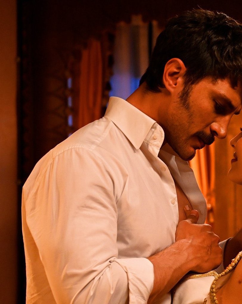 anika 𝜗𝜚 tweet media