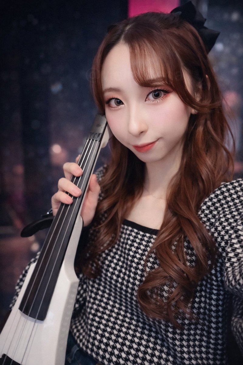 Violin__Rena's tweet image. ️2025年9月3日結成。@DiVFlax 🪄♡

メタル、ジャズ、アニソン、ポップスと色んな要素を盛り込んだ新たなTokyo X-ROCK BANDで5弦エレキバイオリン🎻を弾いてます。
⁡
まだ知らない人にも届きますように。

#DiVFlax 
#violin #heavymetal  
#ロックバンド 
#邦ロック好きな人とつながりたい