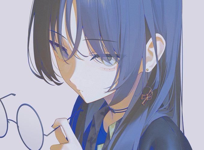 眼鏡外すと目つき鋭くなるタイプ 