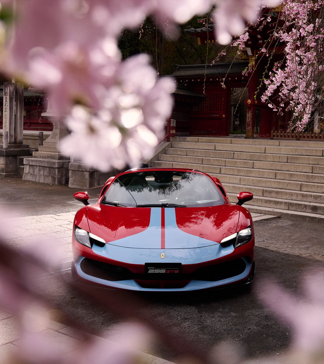 FerrariJPN's tweet image. 日本情緒が息づく桜景色の中で、ひときわ際立つ #Ferrari296GTS #AssettoFiorano

#Ferrari