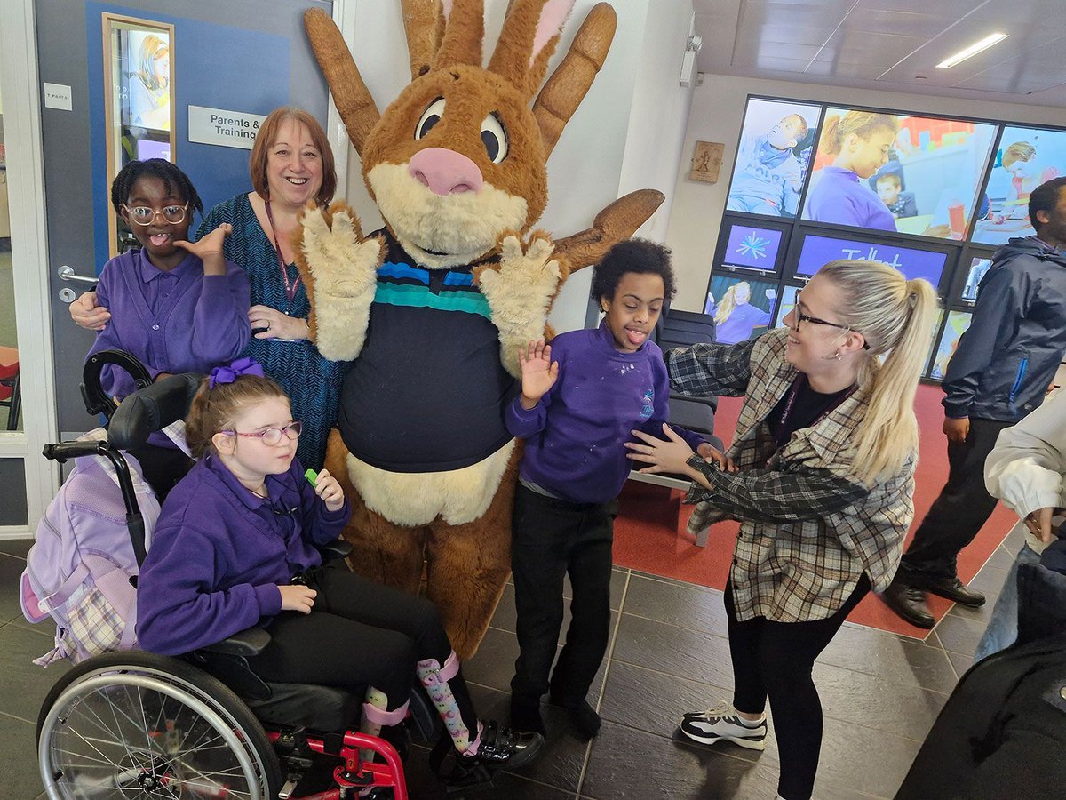 Welcome2Yorks's tweet photo. Stagecoach Yorkshire staff team up with the Easter Bunny to deliver donated chocolate eggs to children's hospitals & charities across Barnsley, Rotherham & Sheffield! https://t.co/J8ZGsenIRa Local heroes spreading joy one egg at a time #Yorkshire #EasterJoy https://t.co/sa6XpMuGeo