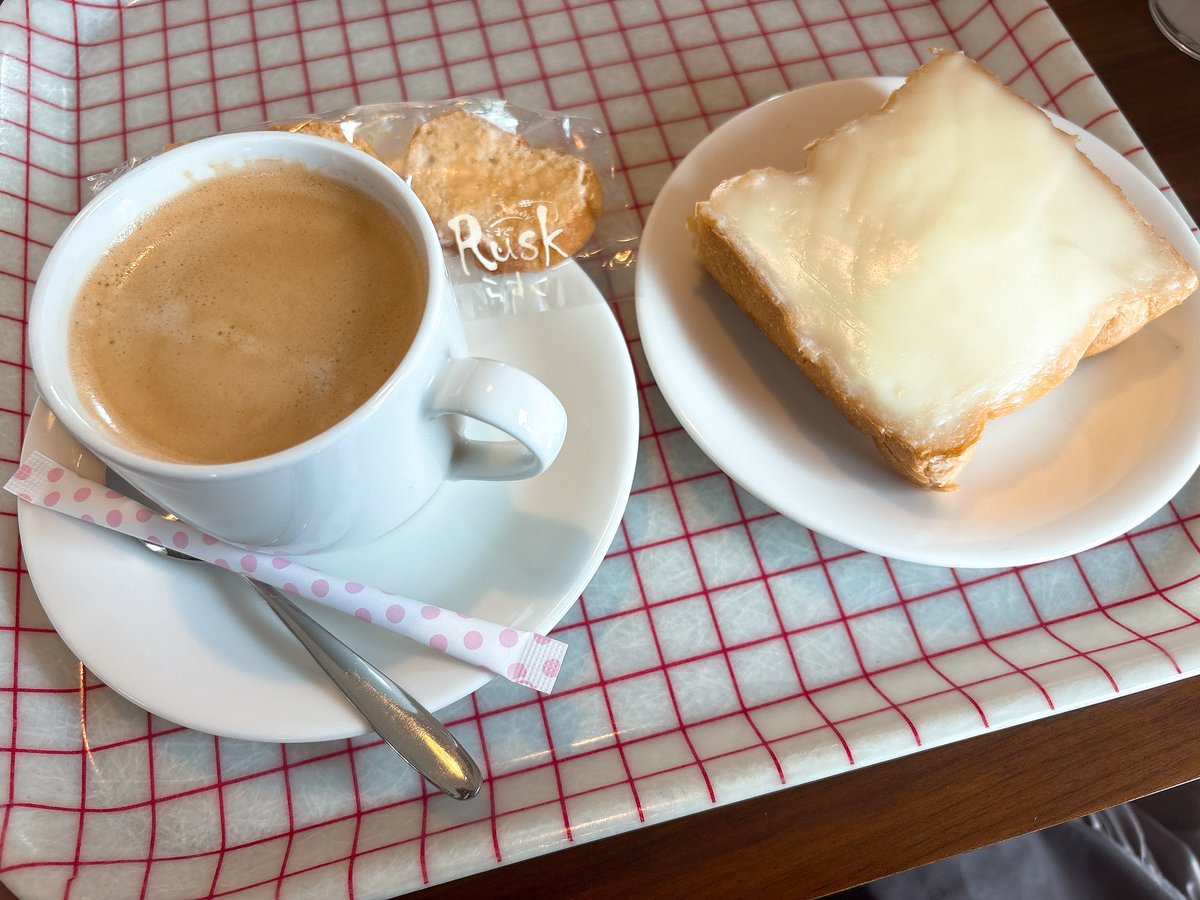 ibrgkko's tweet photo. 福島のソウルフード？クリームボックス🍞甘すぎずクセになる美味しさ🥰 https://t.co/gQsy2hU0hv