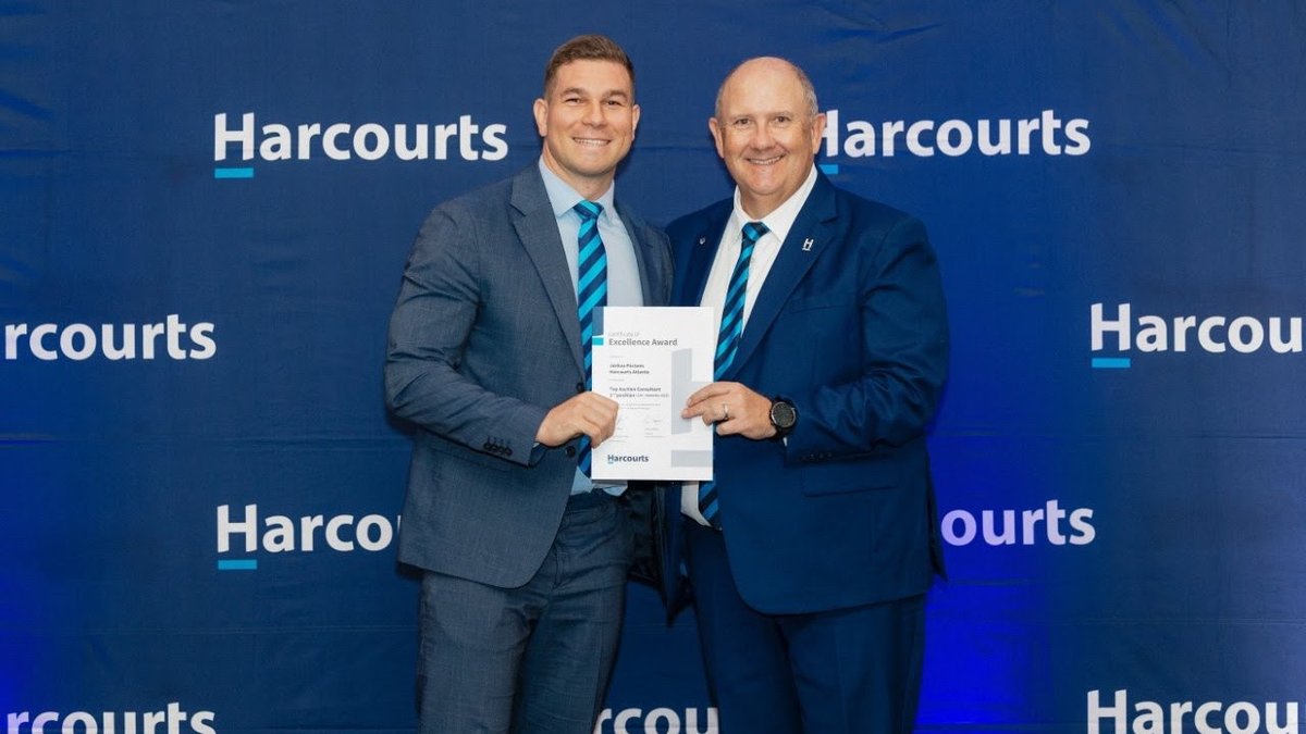 campsbayguy's tweet photo. At the end of March, I attended the Harcourts Regional Awards for Q3 and Q4 of 2025, and I am proud to share that I was recognised as a Top 2 Auction Consultant in the country, Top 4 Sales Agent in the Western Cape, and Top 8 Sales Agent nationally. https://t.co/K7YQHy9kog