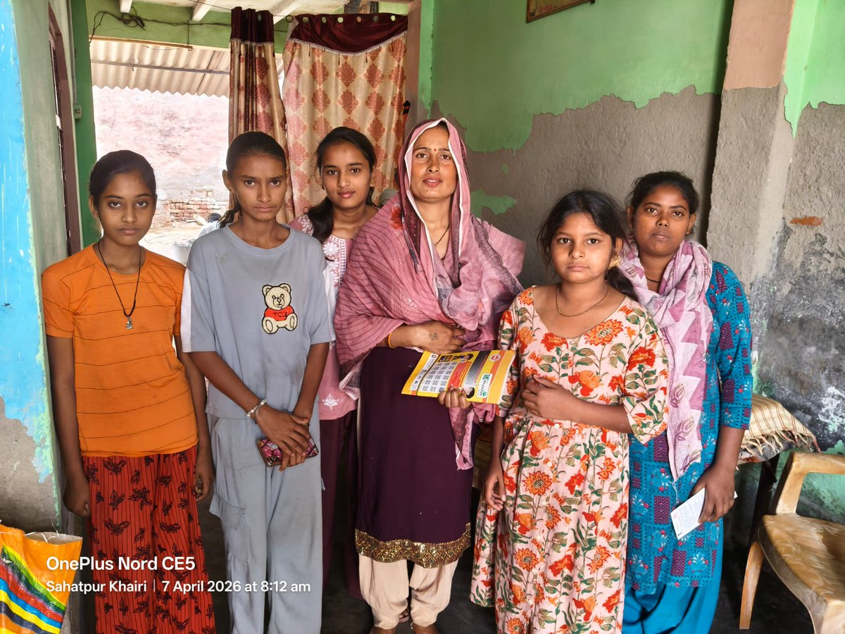 Prerna_UPSRLM's tweet image. स्वास्थ्य सखी दीदियों द्वारा किशोरियों को स्वास्थ्य, पोषण व माहवारी प्रबंधन पर जागरूक किया गया।
480 ग्रामों में “प्रेरणा किशोरी मंच” के माध्यम से शिक्षा व सशक्तिकरण की ओर कदम। 
#UPSRLM
 #Prerna 
#स्वास्थ्यसखी 
#SHG 
#FNHW