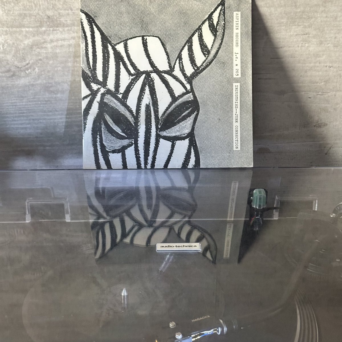 映画『ストリート･キングダム』が話題になっているので近々観に行くつもり。
'79年頃の新宿Loftには大学の友人がバイトしていたこともあってよく行っていた｡ビビりだから遠巻きに見ていただけど､あの時代の雰囲気はよく覚えている｡ミニコミ誌Change 2000や招き猫歌劇団やバンドの親衛隊等々｡