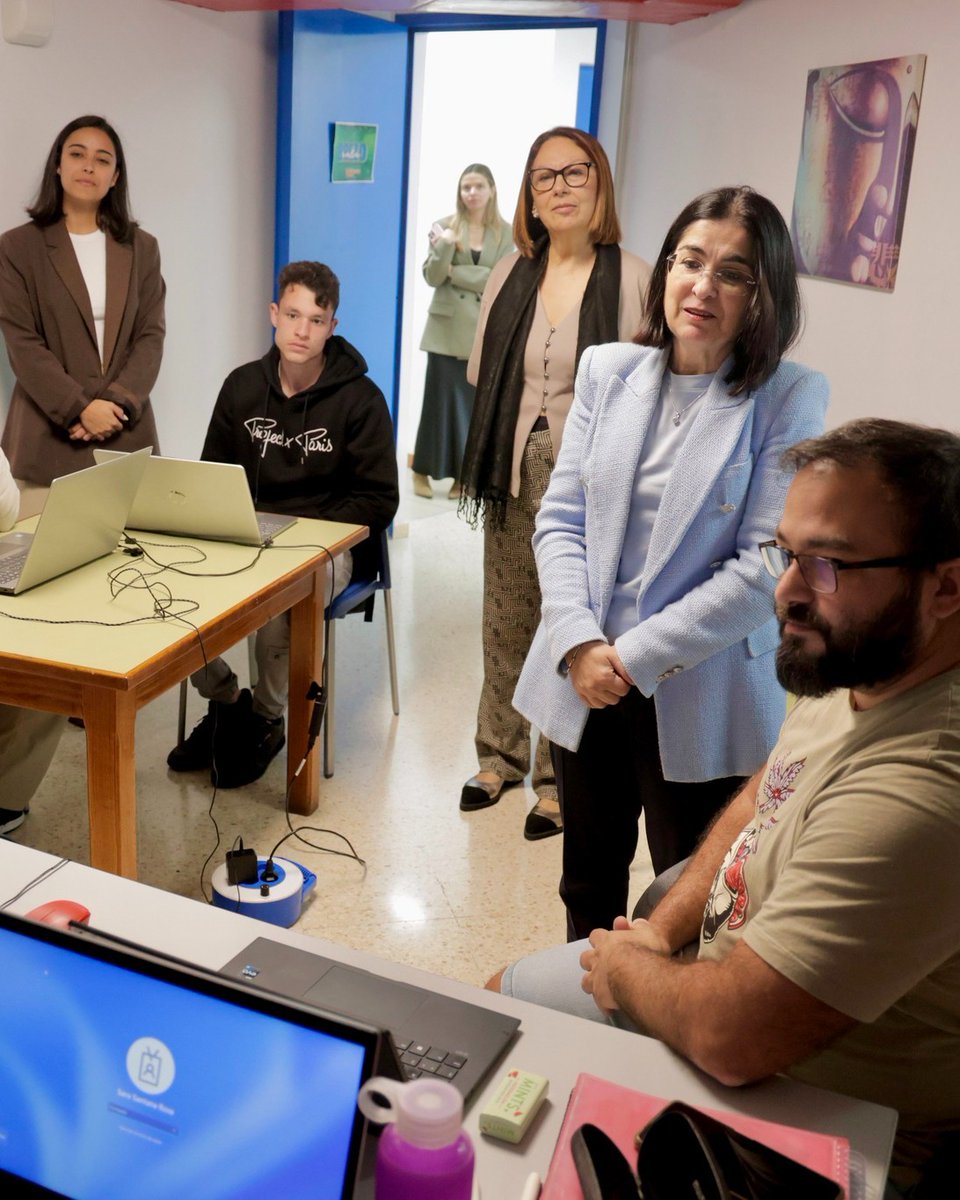 PHCANARIAS's tweet photo. 📰VISITA EQUIPO DE ALCALDÍA DE LAS PALMAS DE GRAN CANARIA/ CENTRO DE DÍA GAROÉ Y PROGRAMAS DE PREVENCIÓN
#AyuntamientoLasPalmas Ayuntamiento de Las Palmas de Gran Canaria
https://t.co/fJhlK6EZlQ https://t.co/PrBgj9gYIS
