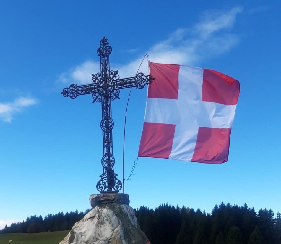 PPeylin's tweet photo. ⚪️🔴En 2026, la Savoie du sud compte près de 448 226 habts et la Savoie du nord compte près de 861 126 habts. Soit 1 309 352 habts ! En 2036 nous serons plus de 1 500 000 ! Nous allons perdre ce qui nous restais d'identité, de culture Savoisienne ! Blanc et Rouge, Savoie Libre ! https://t.co/mGlrxSFXBx