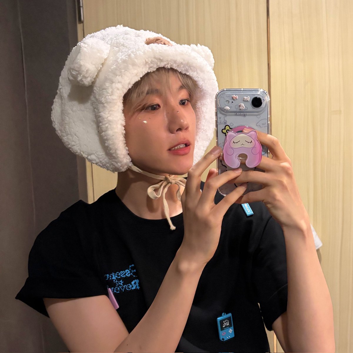 Just a quick photo to show off my cute new bear hat. It’s so comfortable and perfect for today.