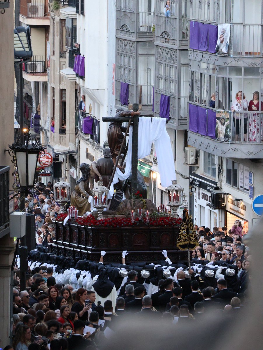 Buenamuertejaen's tweet photo. #MiércolesdeBuenaMuerte

“En tu Buena Muerte nos abriste el camino a la vida eterna para que, unidos a tu cruz, renazcamos contigo en la luz gloriosa de la resurrección”.

Hace una semana vivimos el Miércoles Santo.

📷 Jorge Cárdenas Cancio https://t.co/g2elrh83W2