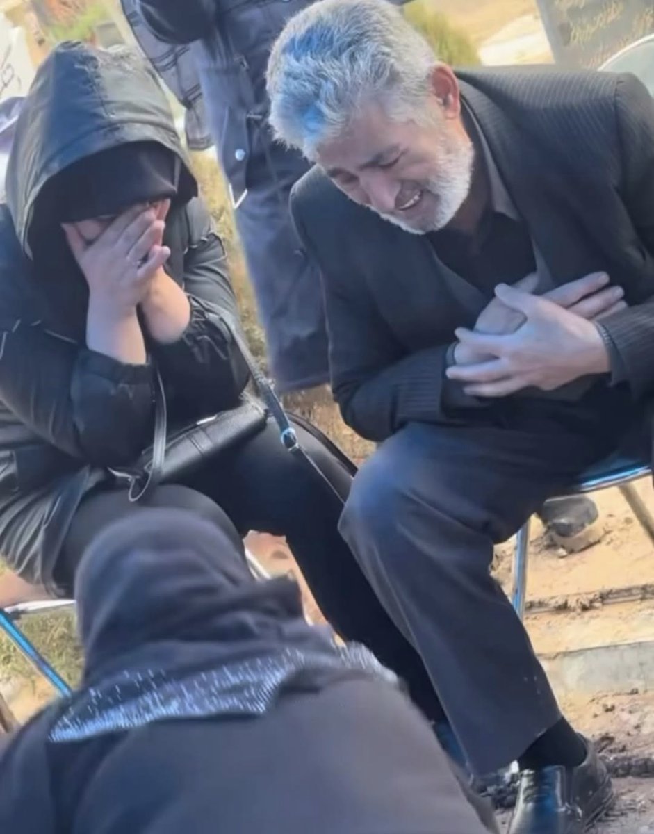 امیرعباس هویدا 🌺 tweet media