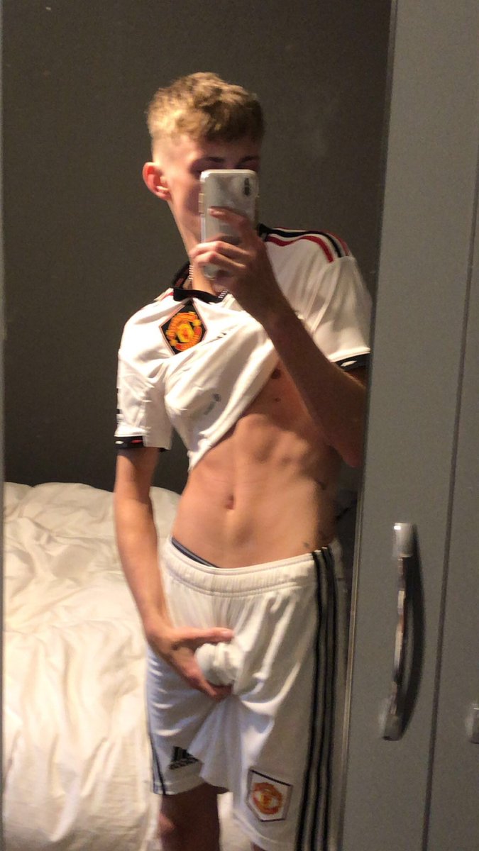 harry😈 tweet media