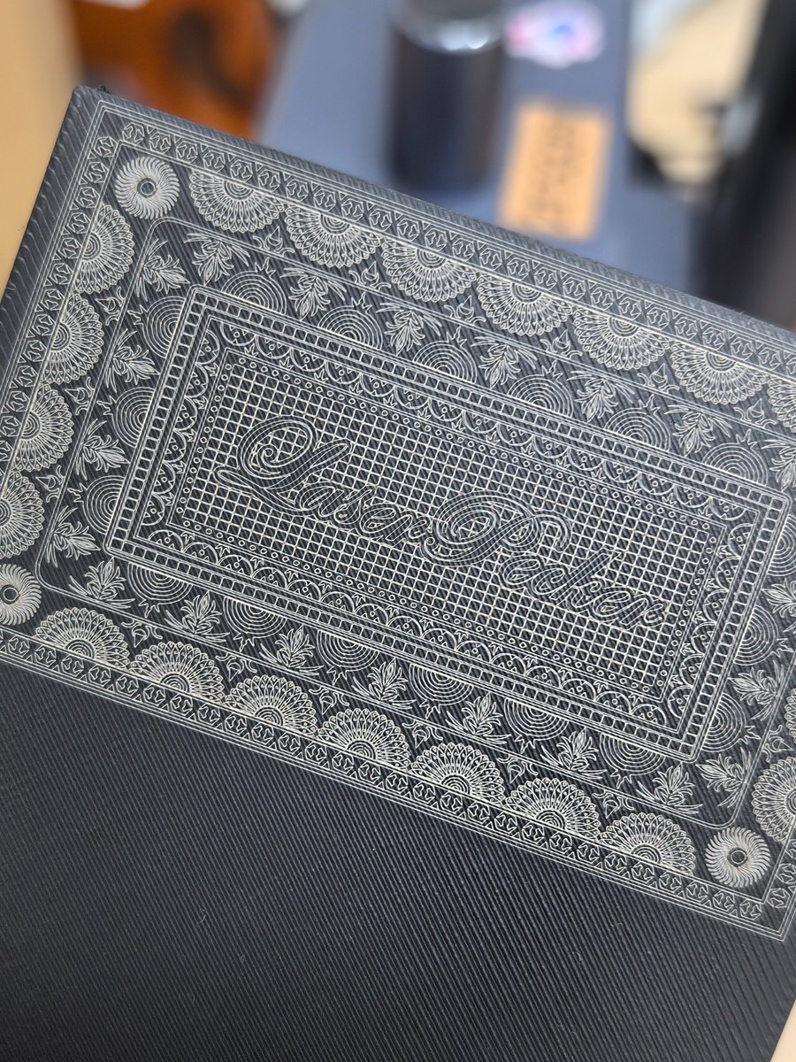 laserpeckerjp's tweet image. #JRRF に向けてLP4でテスト彫刻。
7.5×4.5cmのサイズ、かつこれほど密度の高いデザインを、わずか30秒で描き出しました。

#laserpecker
#レーザー彫刻