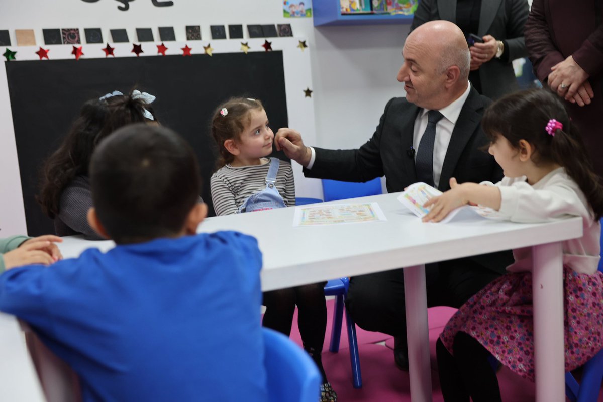 muzafferbiyik's tweet photo. Eşim Havva Hanım ile birlikte Sırasöğütler Mahallemizde, KİGEM kurslarımızda eğitim alan hanım kardeşlerimizi ve Çocuk Oyun Kulübümüzdeki miniklerimizi ziyaret ettik.

Azimleri, gayretleri ve üretkenlikleriyle örnek olan kursiyerlerimize başarılar diliyor; neşeleriyle yüzümüzü güldüren evlatlarımıza sağlık ve mutluluk temenni ediyorum.

📍Sırasöğütler Mahallesi