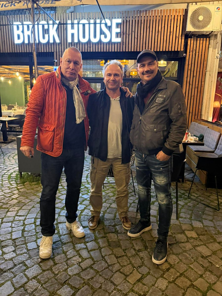 Oliver Koenig tweet media