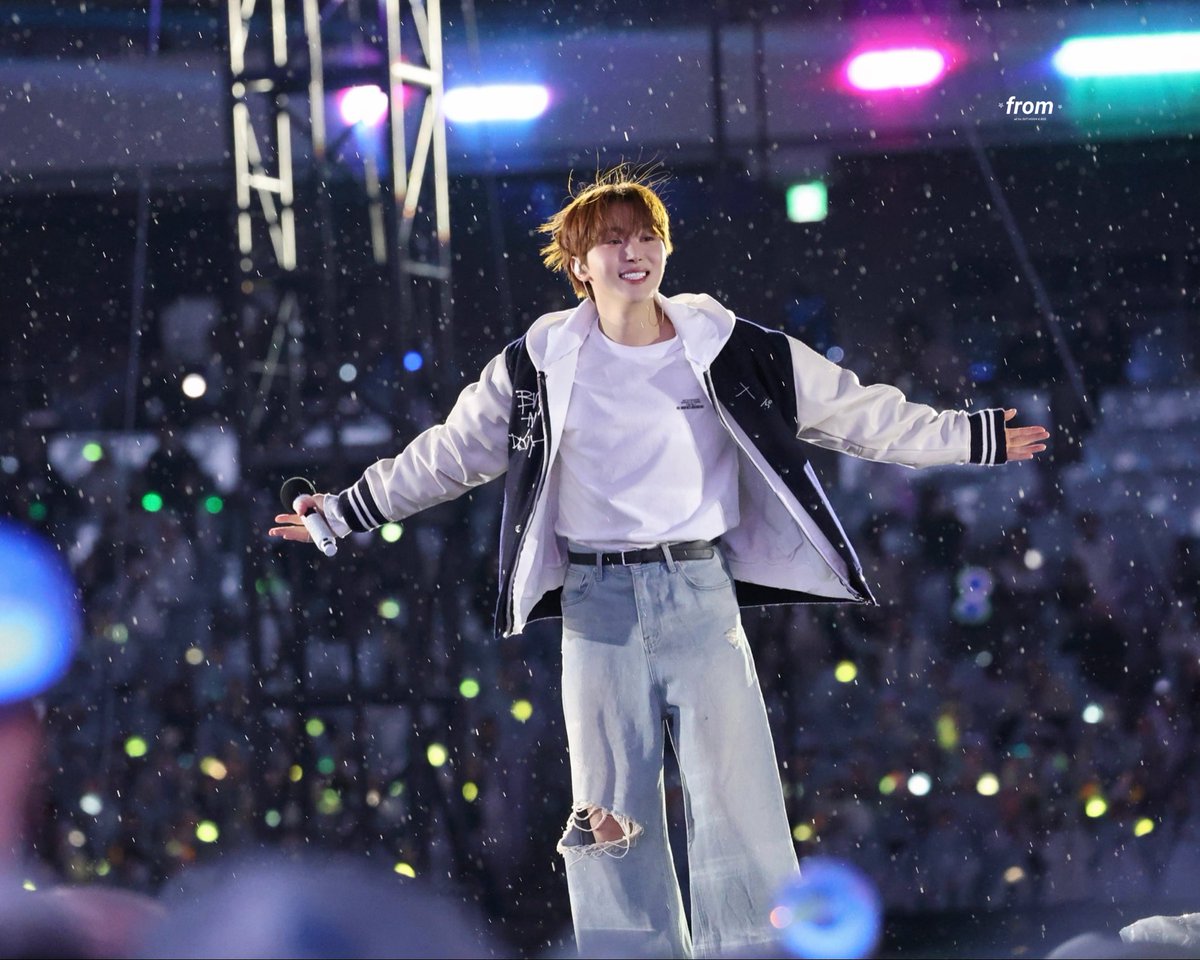 ⋆ 𝙛𝙧𝙤𝙢 ⋆ tweet media