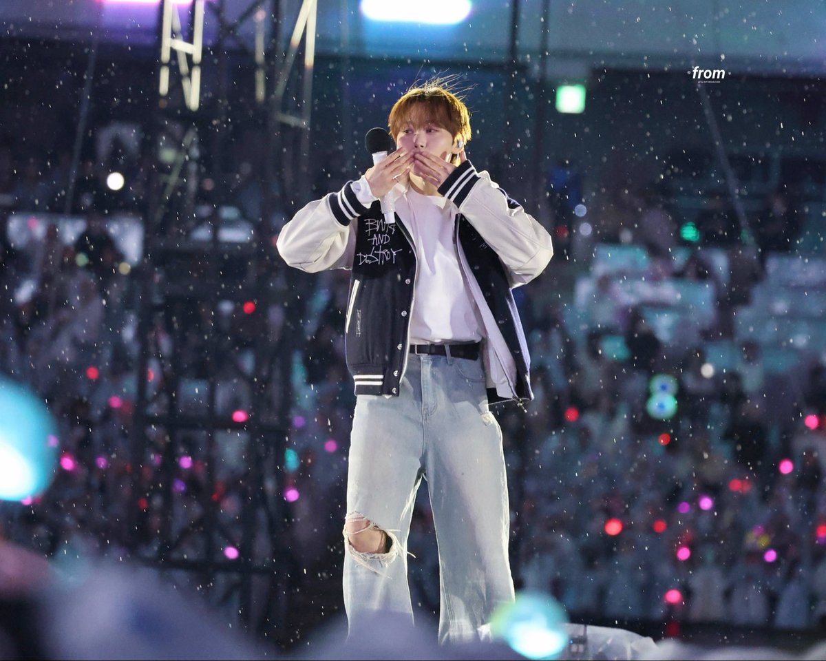 ⋆ 𝙛𝙧𝙤𝙢 ⋆ tweet media