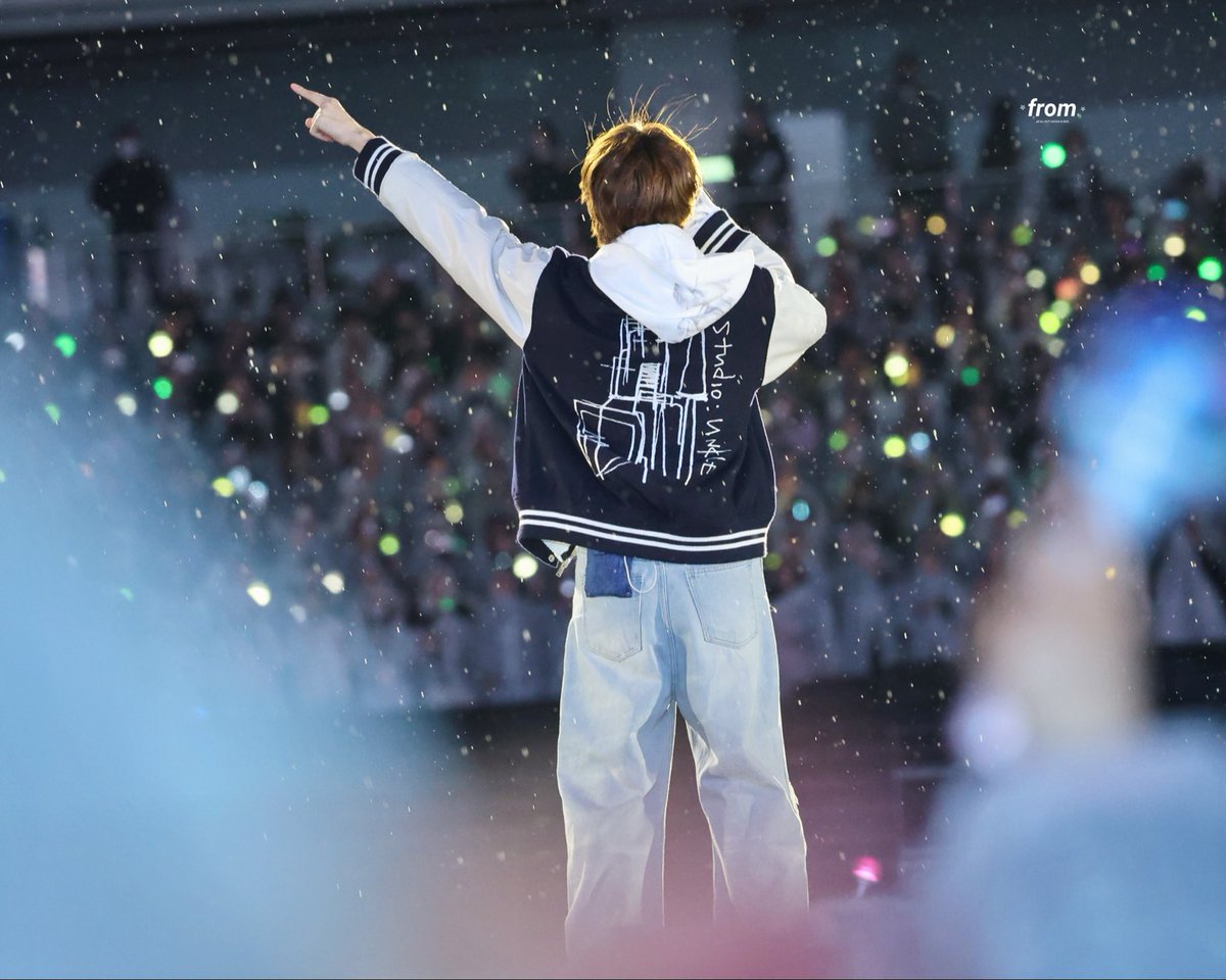 ⋆ 𝙛𝙧𝙤𝙢 ⋆ tweet media