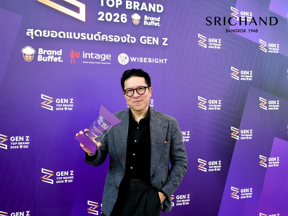 SRICHAND1948's tweet photo. ตอกย้ำความเป็นที่หนึ่งในใจ! 🏆 SRICHAND คว้ารางวัล GEN Z TOP BRAND 2026 สุดยอดแบรนด์ครองใจ Gen Z แห่งปี! ✨
 
ศรีจันทร์ขอขอบคุณเพื่อน ๆ Gen Z ทั่วประเทศที่ให้ความไว้วางใจ รางวัลนี้คือเครื่องพิสูจน์ว่าเราไม่ได้เป็นแค่แบรนด์เครื่องสำอาง แต่เราพร้อมเติบโตและปรับตัวไปกับทุก Generation อย่างแท้จริง
 
โดยเฉพาะ Gen Z ที่ไม่ได้มองหาแค่คุณภาพ (Functional) แต่ยังมองหาความเข้าใจ (Emotional) เราสัญญาว่าจะไม่หยุดพัฒนาเพื่อเป็นไอเทมที่รู้ใจคุณที่สุดในทุกวัน พี่ศรีขอแสดงความยินดีกับเพื่อน ๆ แบรนด์ที่ได้รับรางวัลทุกท่านด้วยนะคะ 💖
 
#SRICHAND #ศรีจันทร์ #GenZ #GenZAward2026 #BrandBuffet