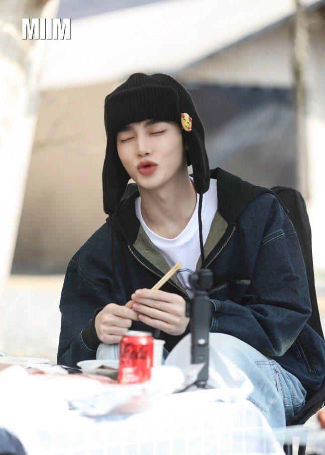 kbgmedia's tweet image. #ZHANGHAO has been revealed as the leader of #AND2BLE through an interview with Dispatch