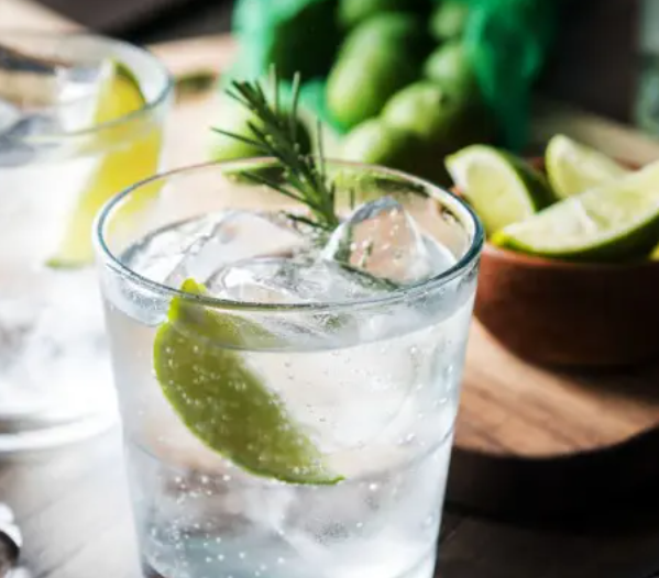 Spirit_of_Wales's tweet image. Spring is here and the drinks are getting lighter. 🌸
What are you reaching for this week?
🍸 Gin and Tonic
 🥃Rum and Cola
 🍹Vodka cocktails
Tell us below.
#SpiritOfWales #WelshSpirits #SpringDrinks