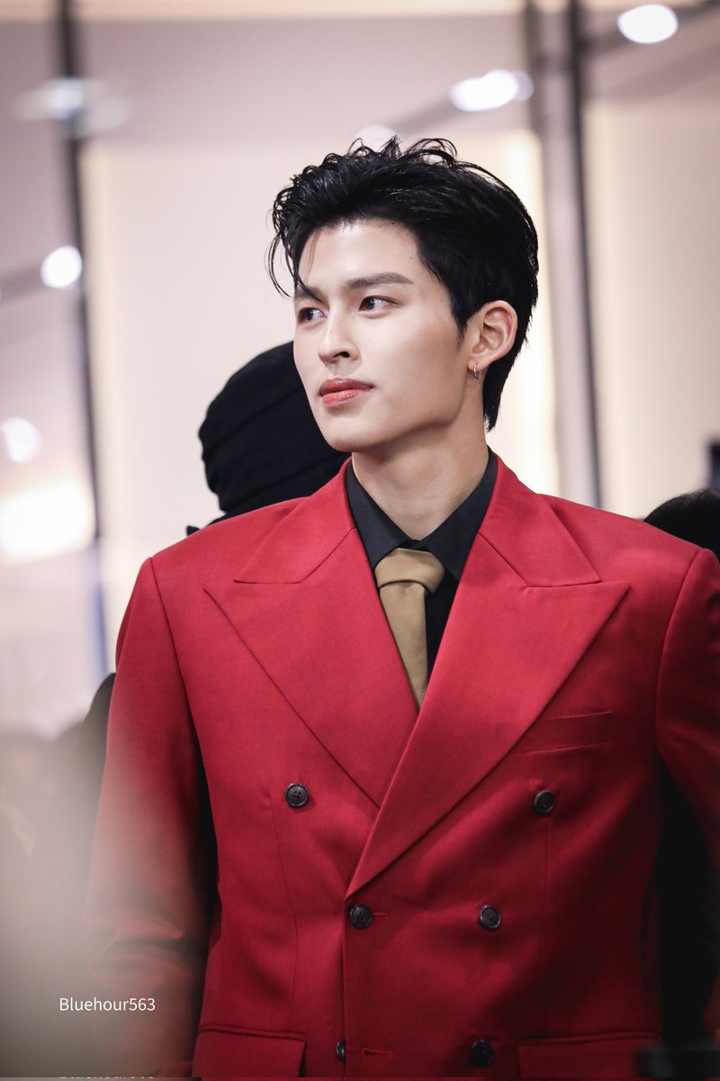 Bluehour563 tweet media