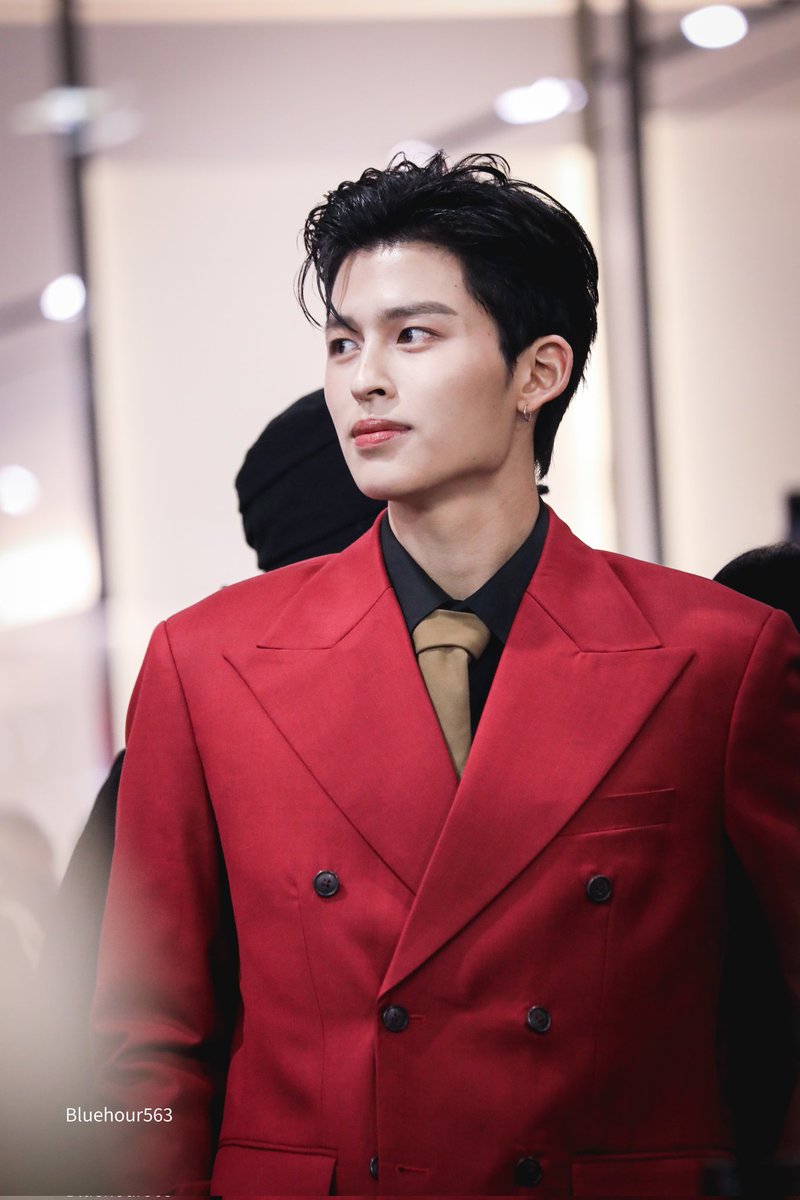 Bluehour563 tweet media