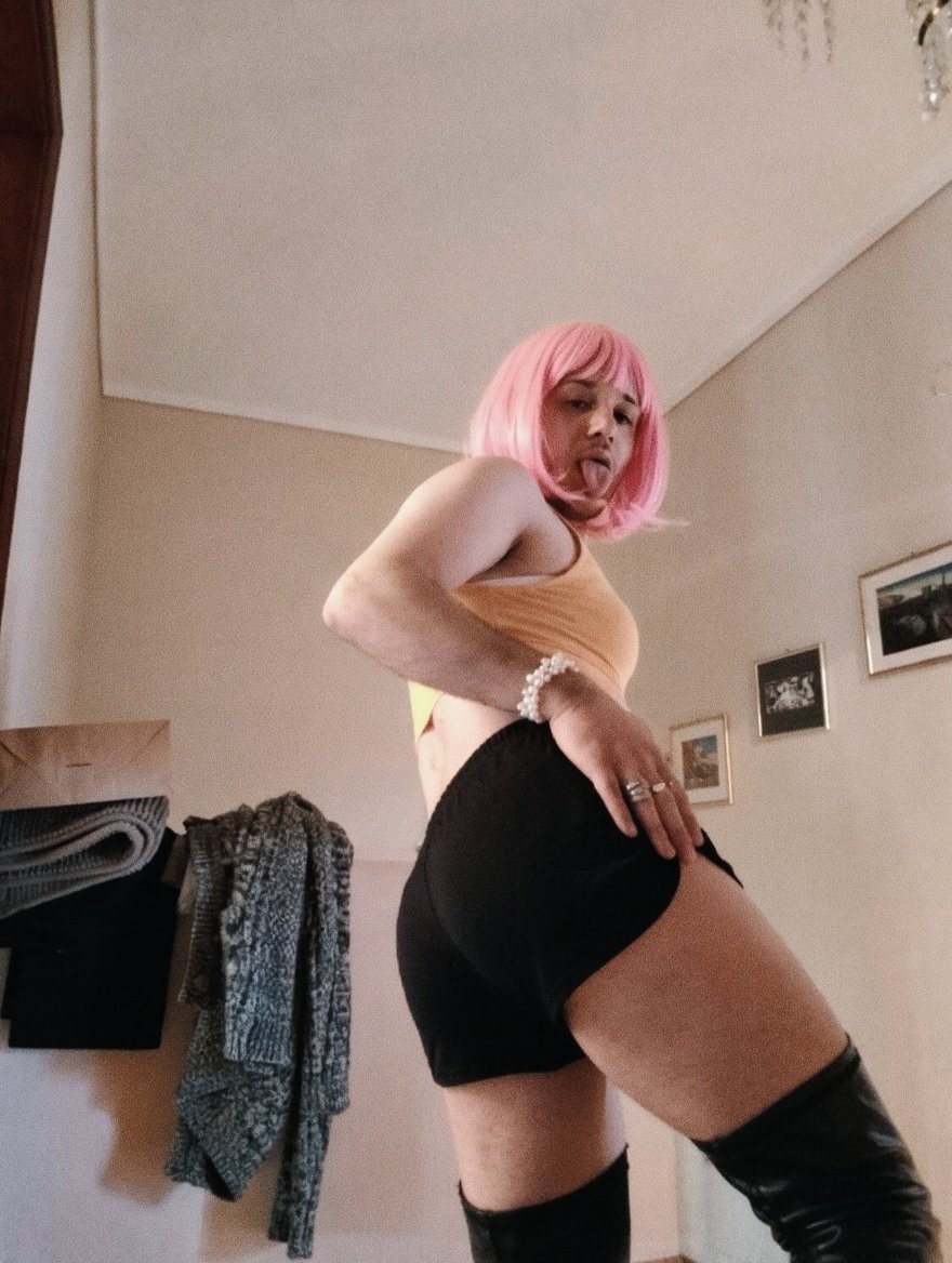 Sissy Konny tweet media