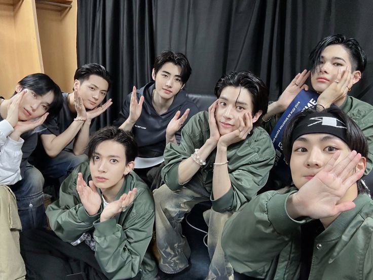 enhypen is 7 tweet media