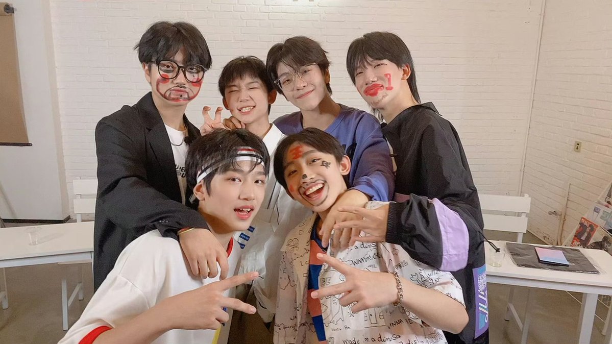 리즈하오만바라봐 tweet media