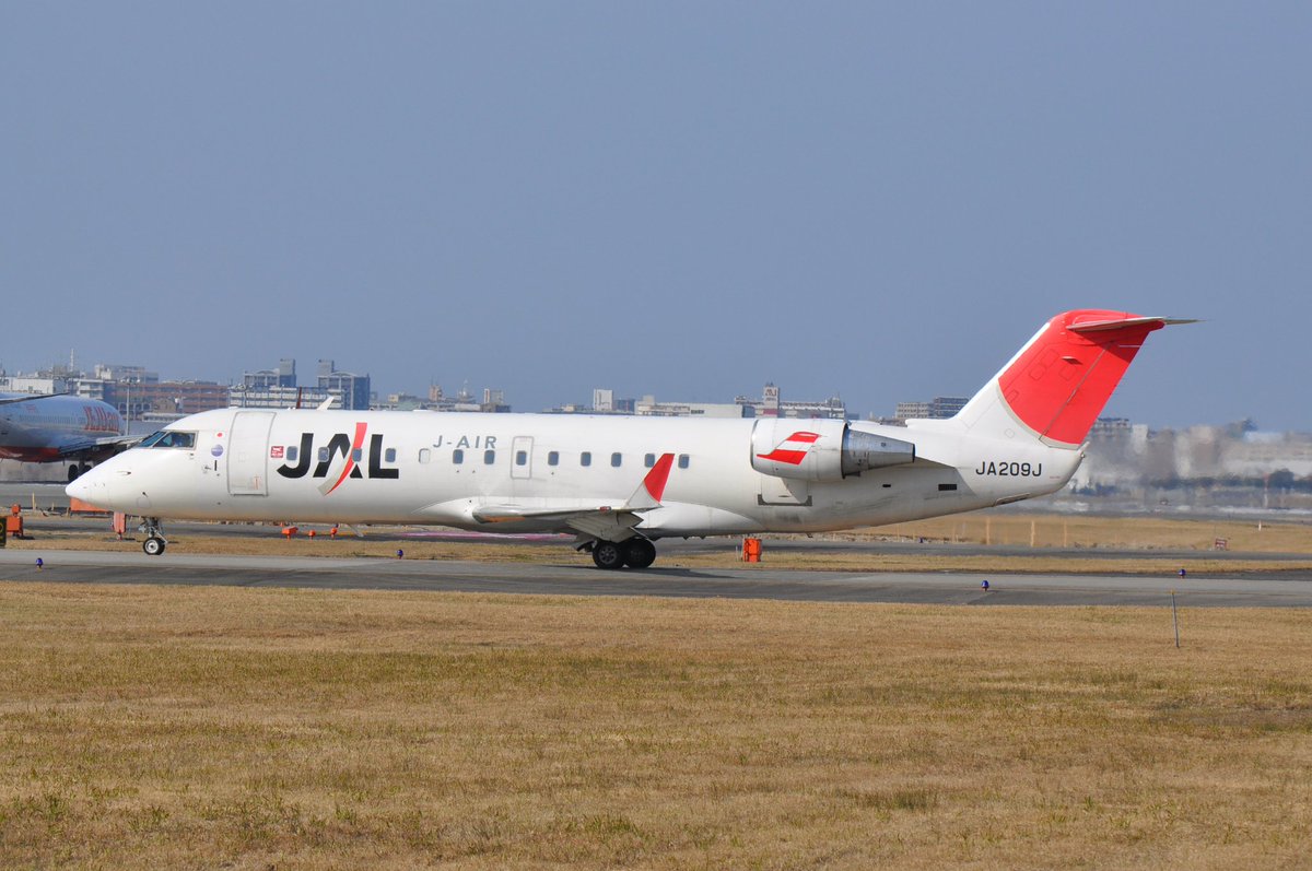 MARCH_D7500's tweet image. #今は見れない塗装を貼る
J-AIR CRJ-200 JA209J
退役前に登場したエンジンカウルに描かれた尾翼の演出が印象深いです。