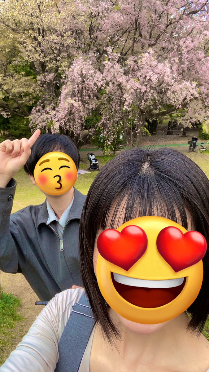 roriyankee's tweet photo. お花見🌸
散りきる前ギリ間に合った😂
桜吹雪ヤバすぎて桜絨毯だった
昼寝日和過ぎて寝転がるの気持ちよかった😌
菜の花綺麗過ぎて桜より綺麗だった説😇笑 https://t.co/Ce2mKncqjB